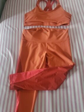 Old Navy Active, Orange Colorblock Wonen's Athletic Sports Bra & Leggings Set,XL